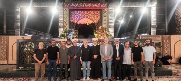 وفد من تيار دعم ثقافة المقاومة بزيارة ضريح الشهيد سماحة السيد حسن نصرالله