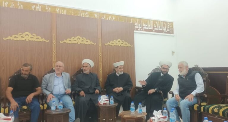 وفد من تيار دعم ثقافة المقاومة بزيارة فضيلة الشيخ مؤمن مروان الرفاعي وعائلته وذويه مقدّمًا واجب العزاء في بيروت