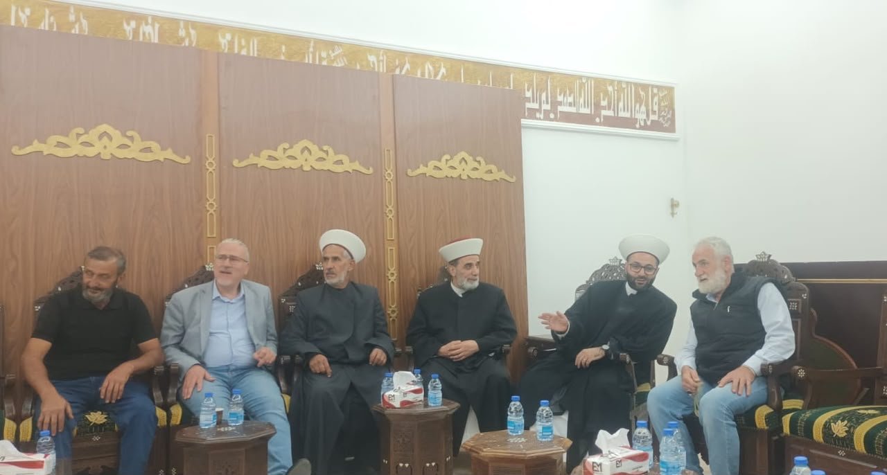 وفد من تيار دعم ثقافة المقاومة بزيارة فضيلة الشيخ مؤمن مروان الرفاعي وعائلته وذويه مقدّمًا واجب العزاء في بيروت